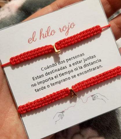 Pulseras hilo rojo con inicial.