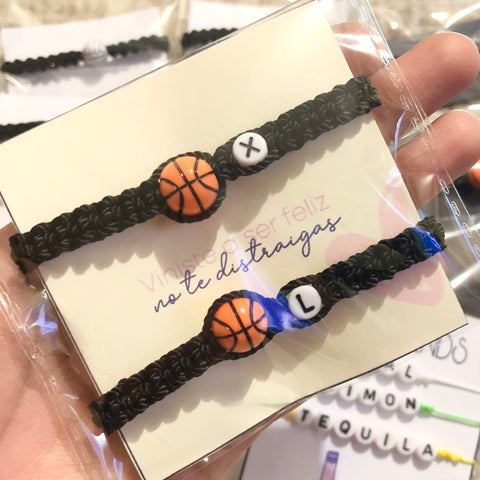 Pulseras balón personalizada con iniciales.